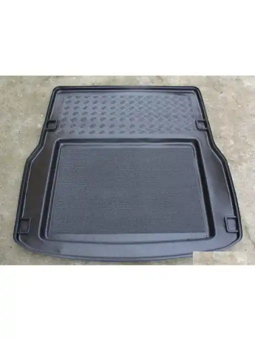 Tavita de portbagaj Audi A8 D3, caroserie Sedan, fabricatie 11.2002 - 2009, ampatament normal Ofertă limitată