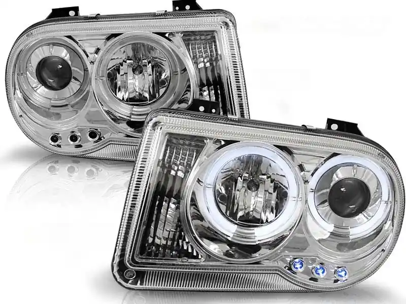 Super ofertă Set de faruri de tuning cu ochi de înger halogeni potrivit pentru Chrysler 300C 2005-2010 sedan/combinate, stânga și dreapta